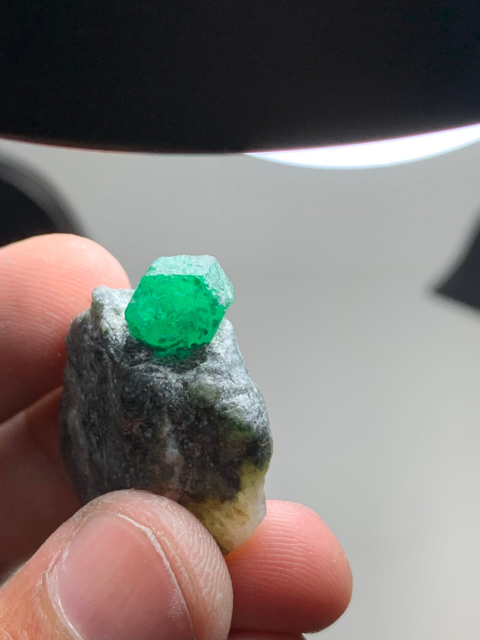 12.5 g collector specimen from Pakistan’s Swat mines - Image 5