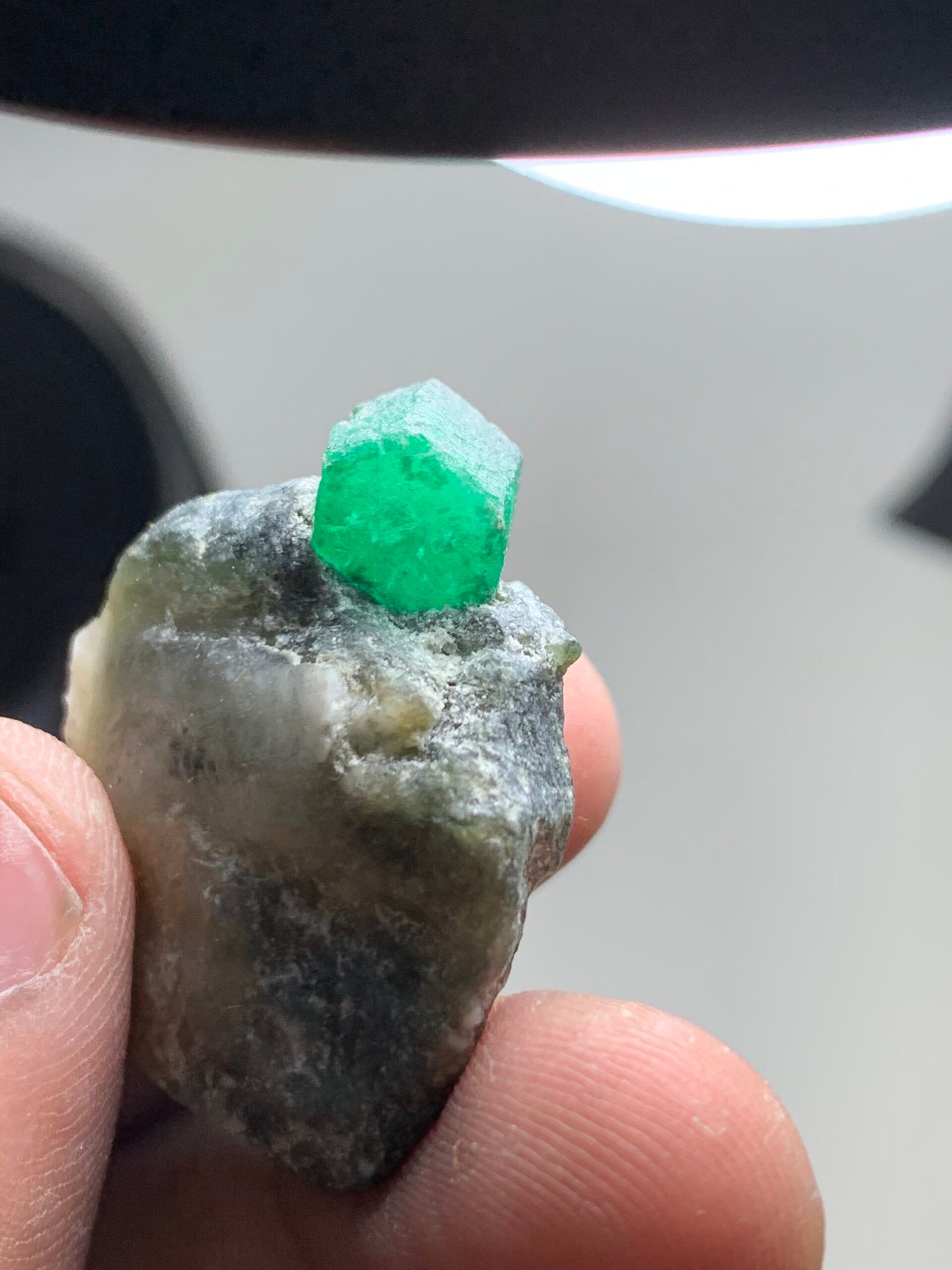 12.5 g collector specimen from Pakistan’s Swat mines - Image 2