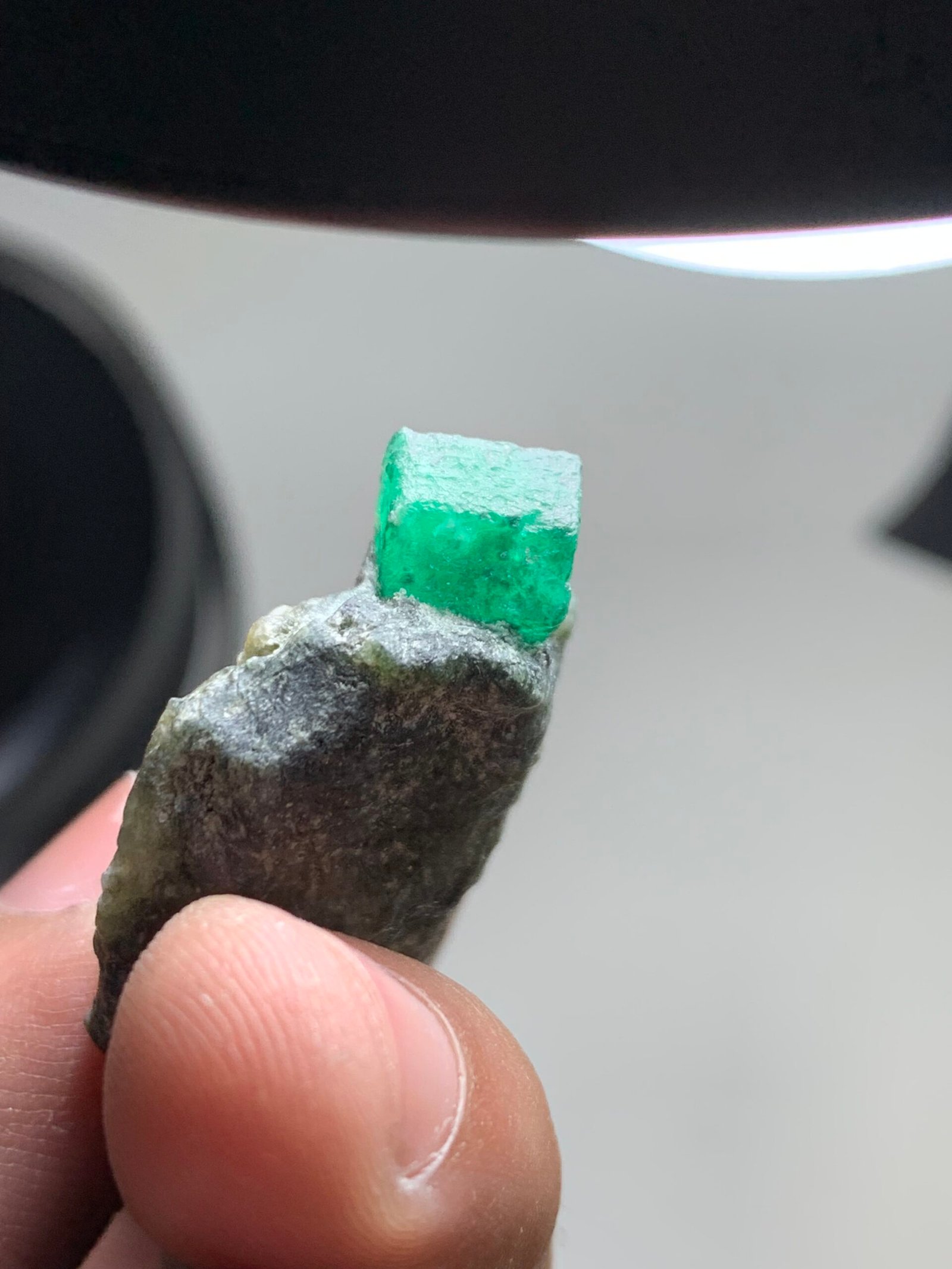 12.5 g collector specimen from Pakistan’s Swat mines - Image 4