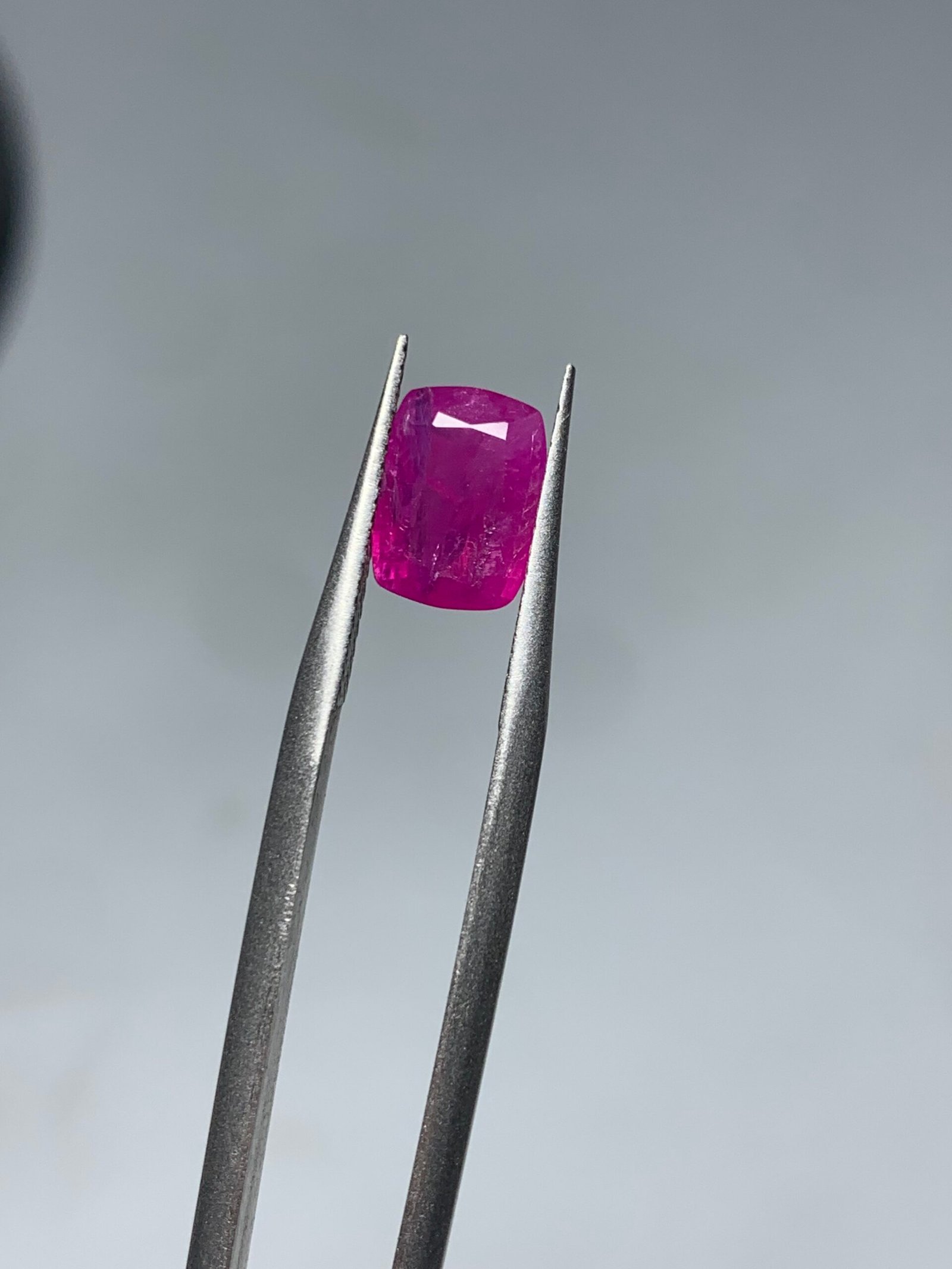Neon Red 2.2 Carat Ruby - Image 3