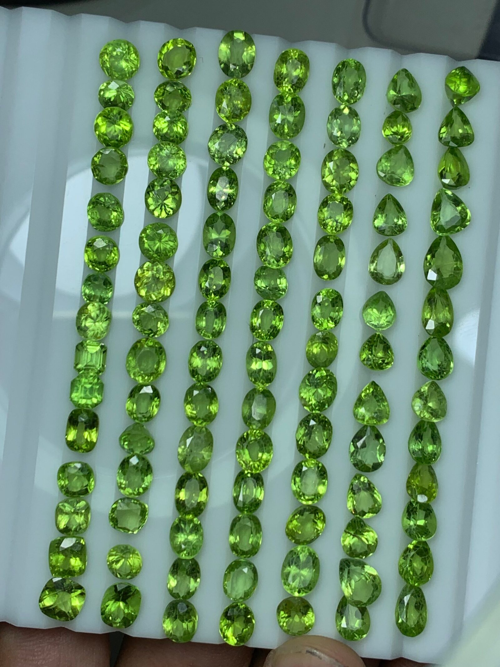 Calibrated Peridots 100 cts