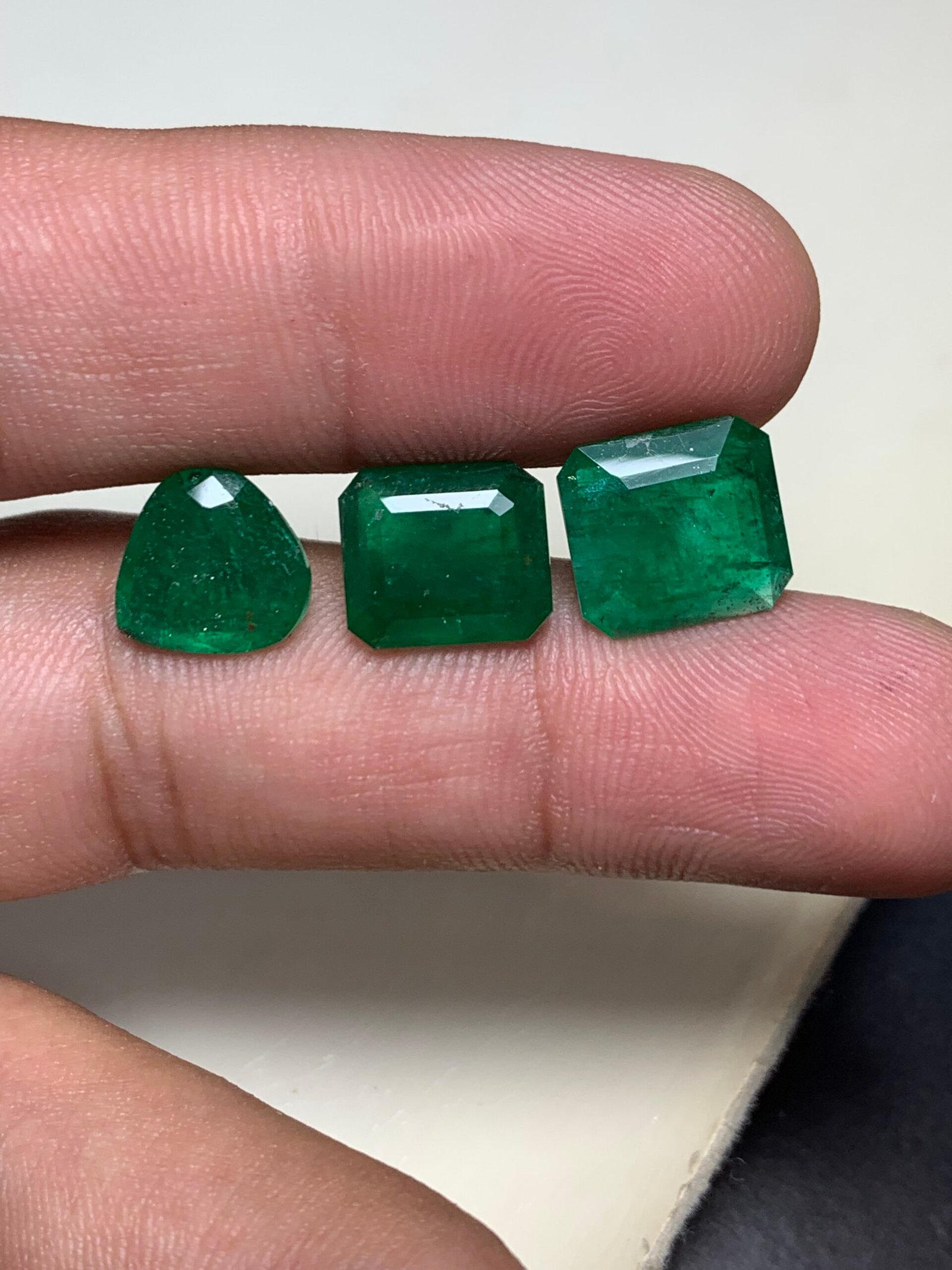 Fine Faceted Emeralds – 14.3 Carats - Image 8