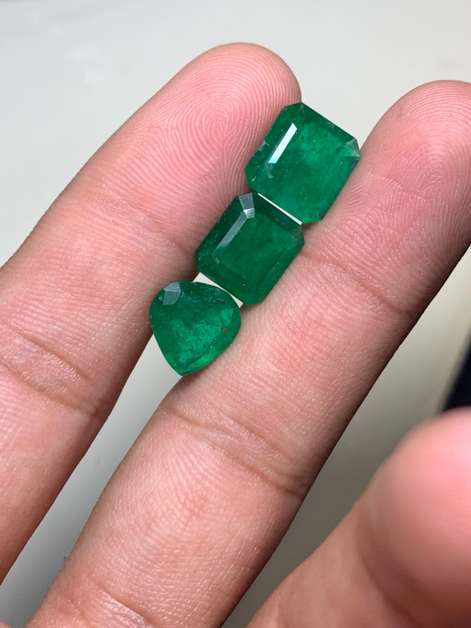 Fine Faceted Emeralds – 14.3 Carats - Image 7