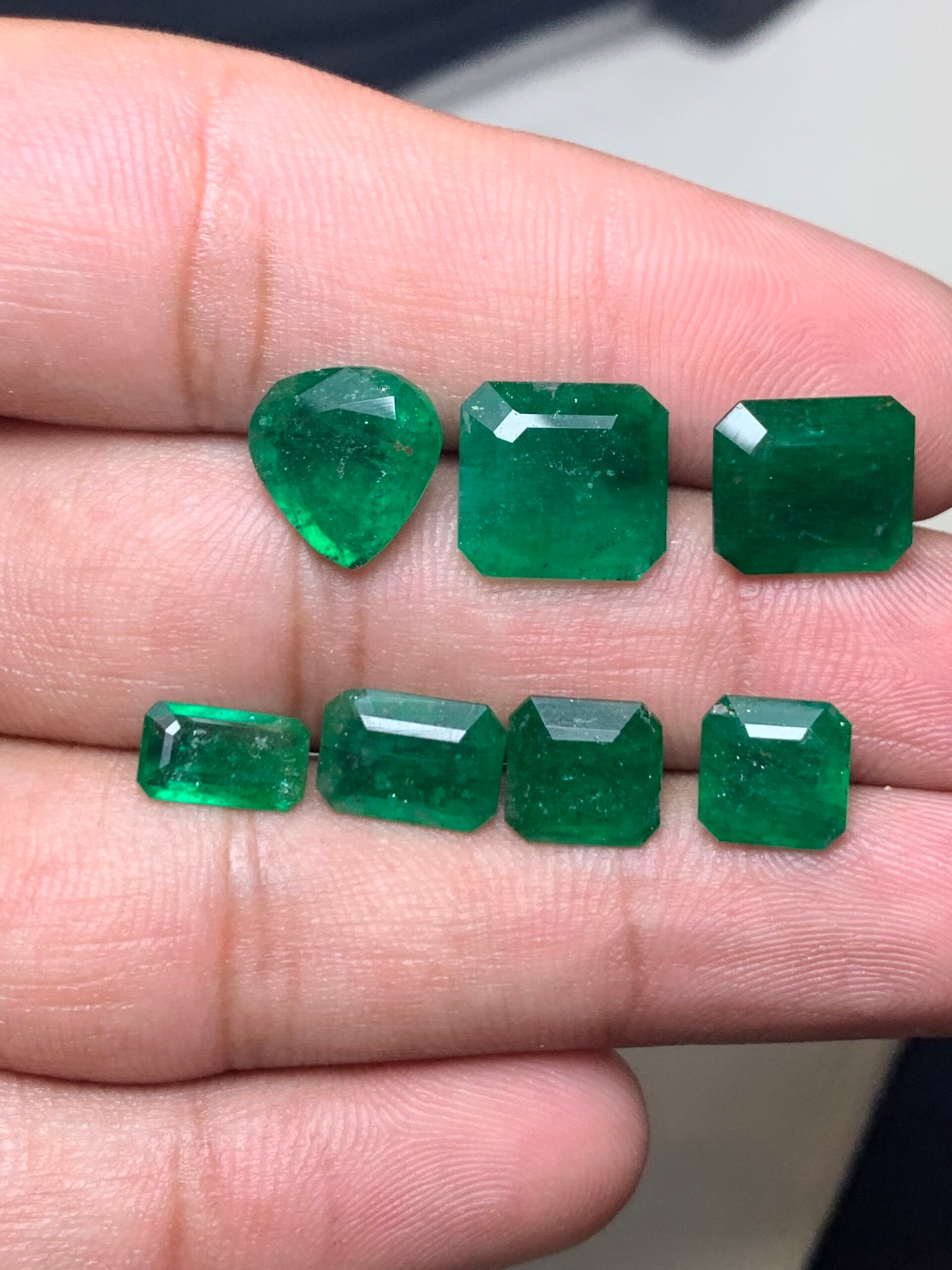 Fine Faceted Emeralds – 14.3 Carats - Image 6