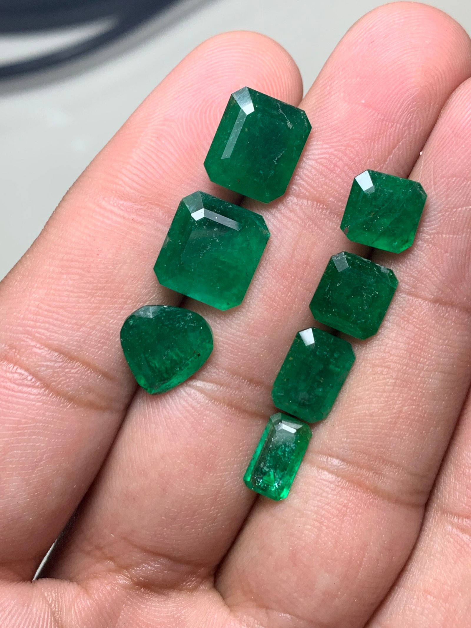 Fine Faceted Emeralds – 14.3 Carats - Image 10