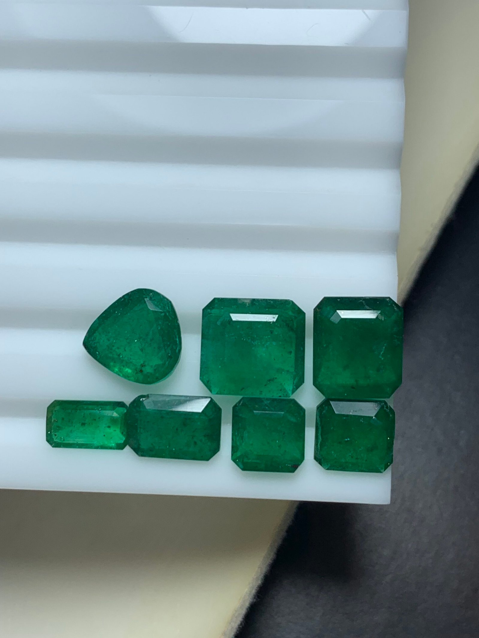Fine Faceted Emeralds – 14.3 Carats - Image 5