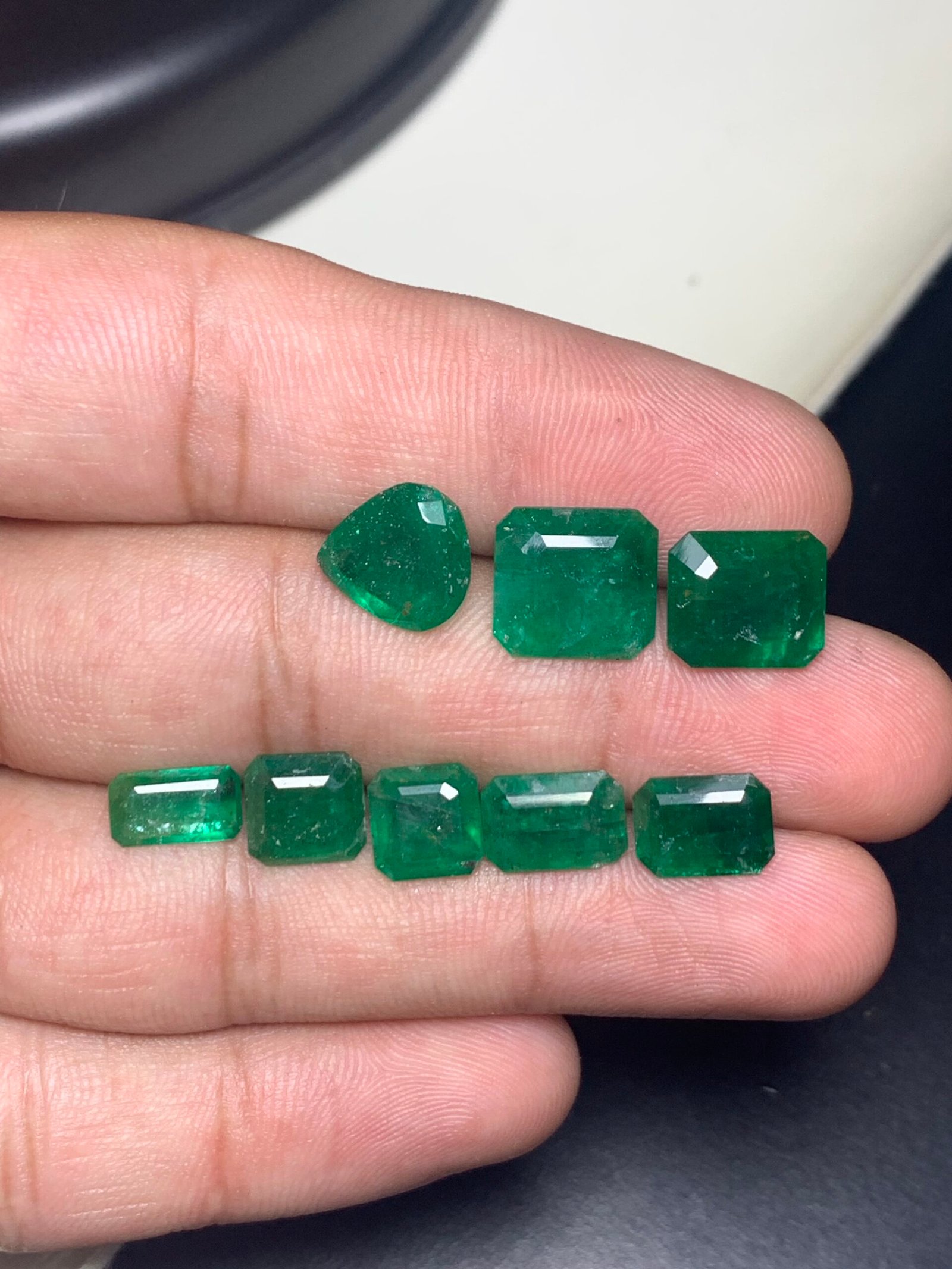 Fine Faceted Emeralds – 14.3 Carats - Image 3