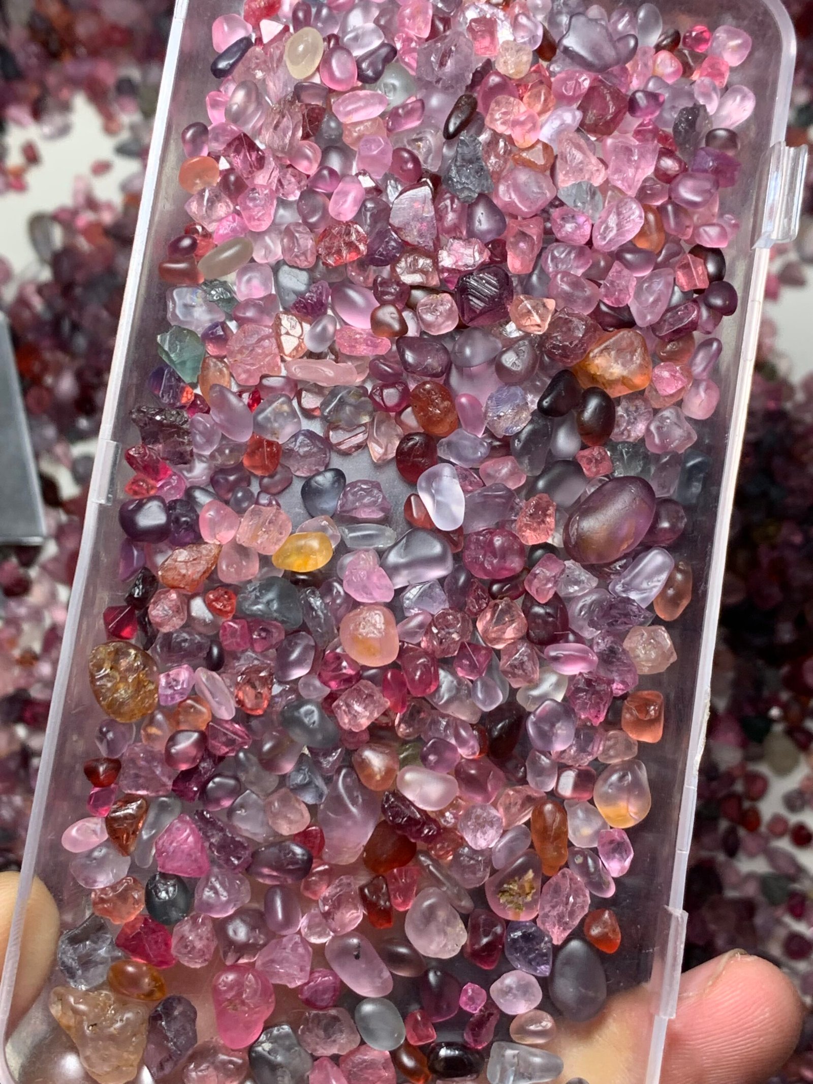 Facet Rough Multi-Color Spinels 1000 g - Image 3
