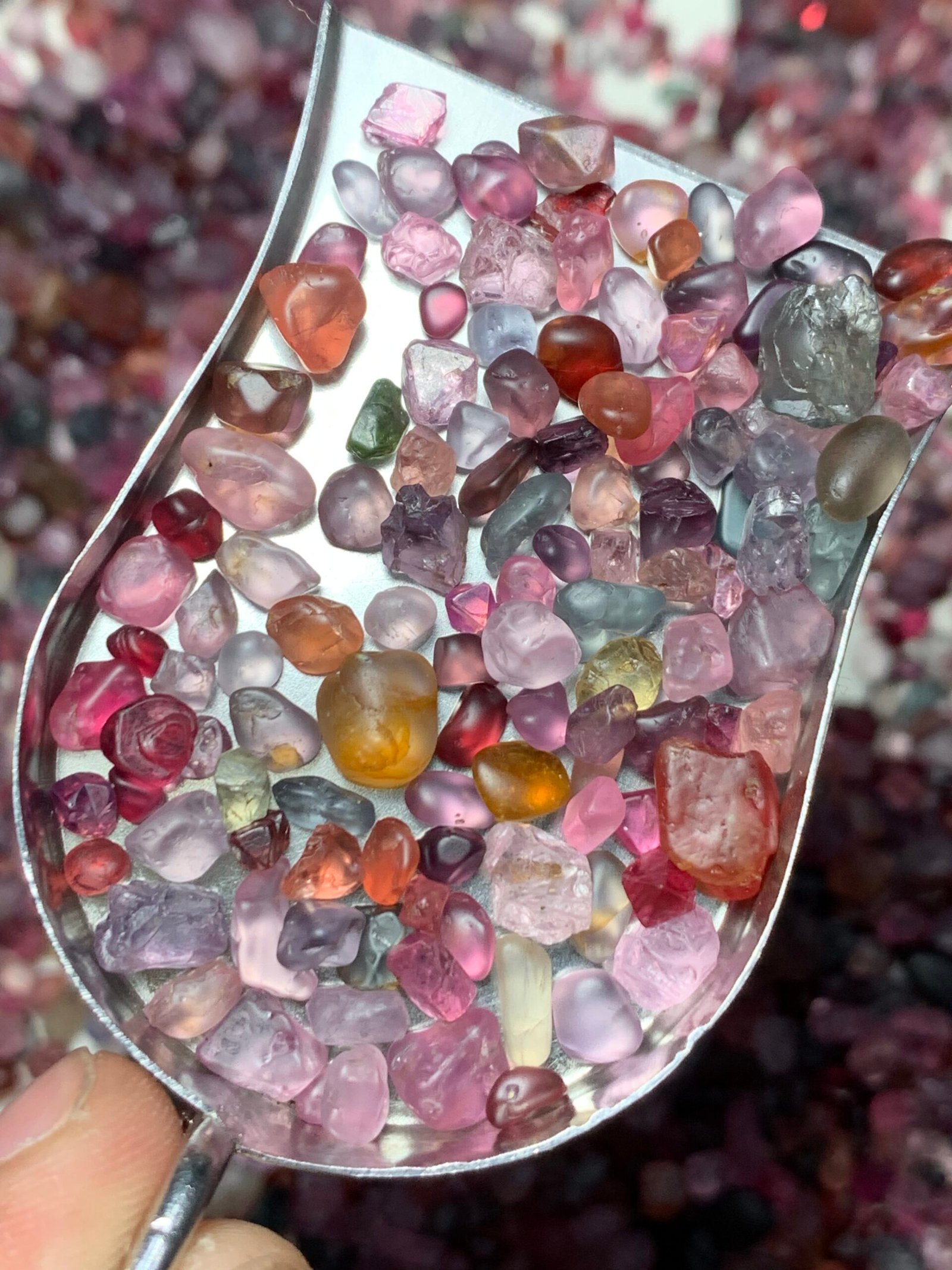 Facet Rough Multi-Color Spinels 1000 g - Image 4
