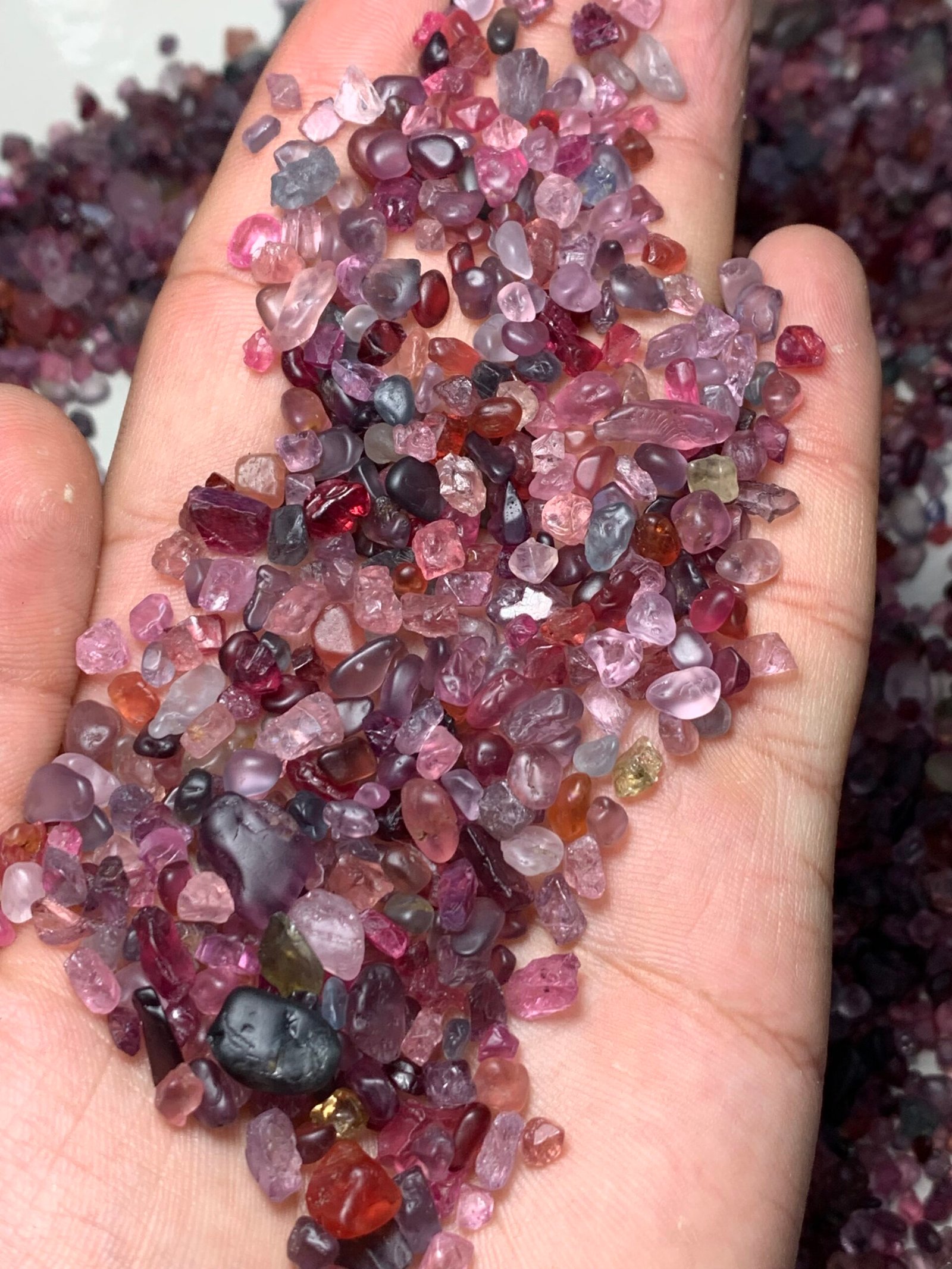Facet Rough Multi-Color Spinels 1000 g - Image 5