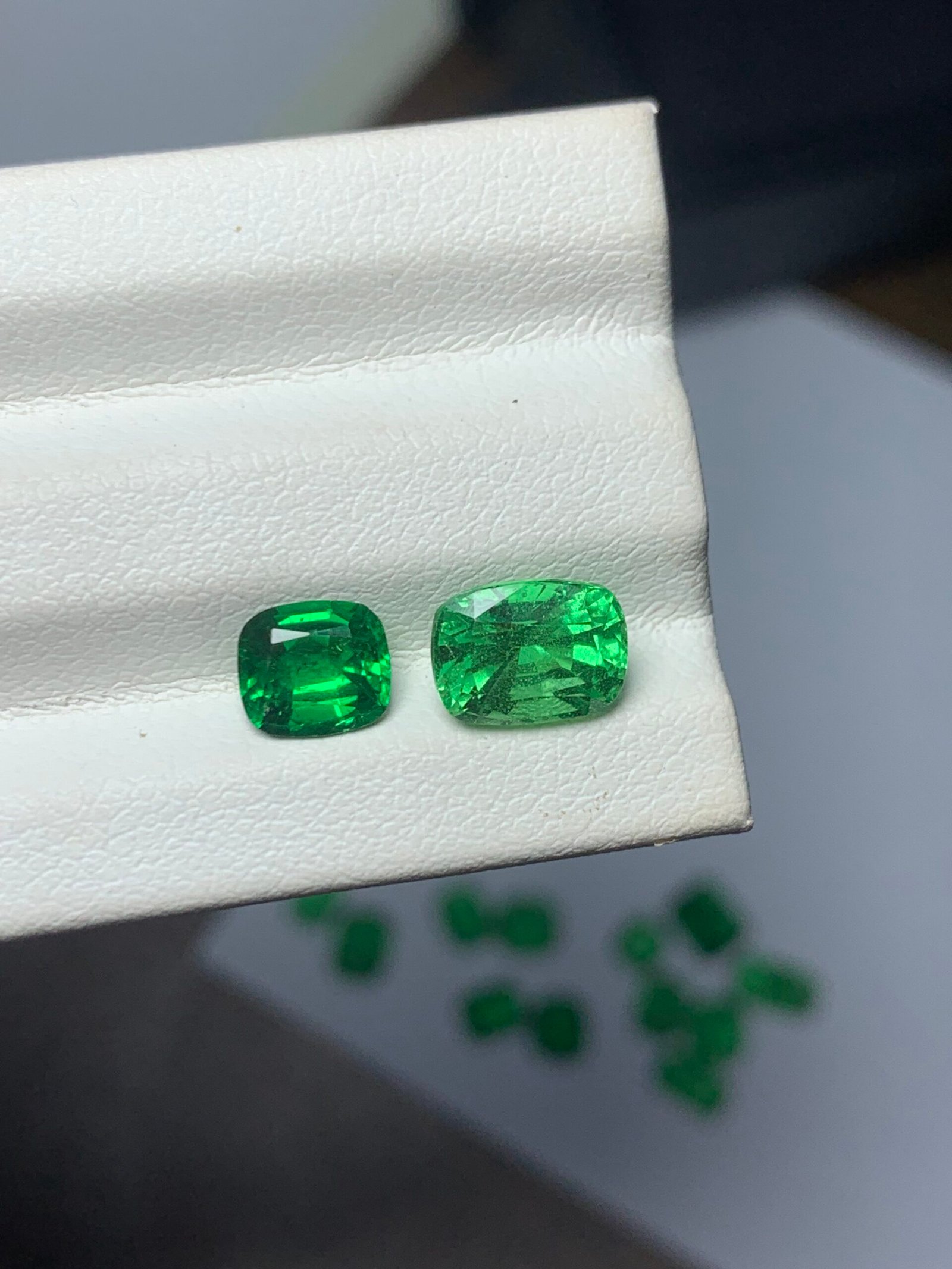 Fine Faceted Tsavorite Garnets 15 CTS - Image 5