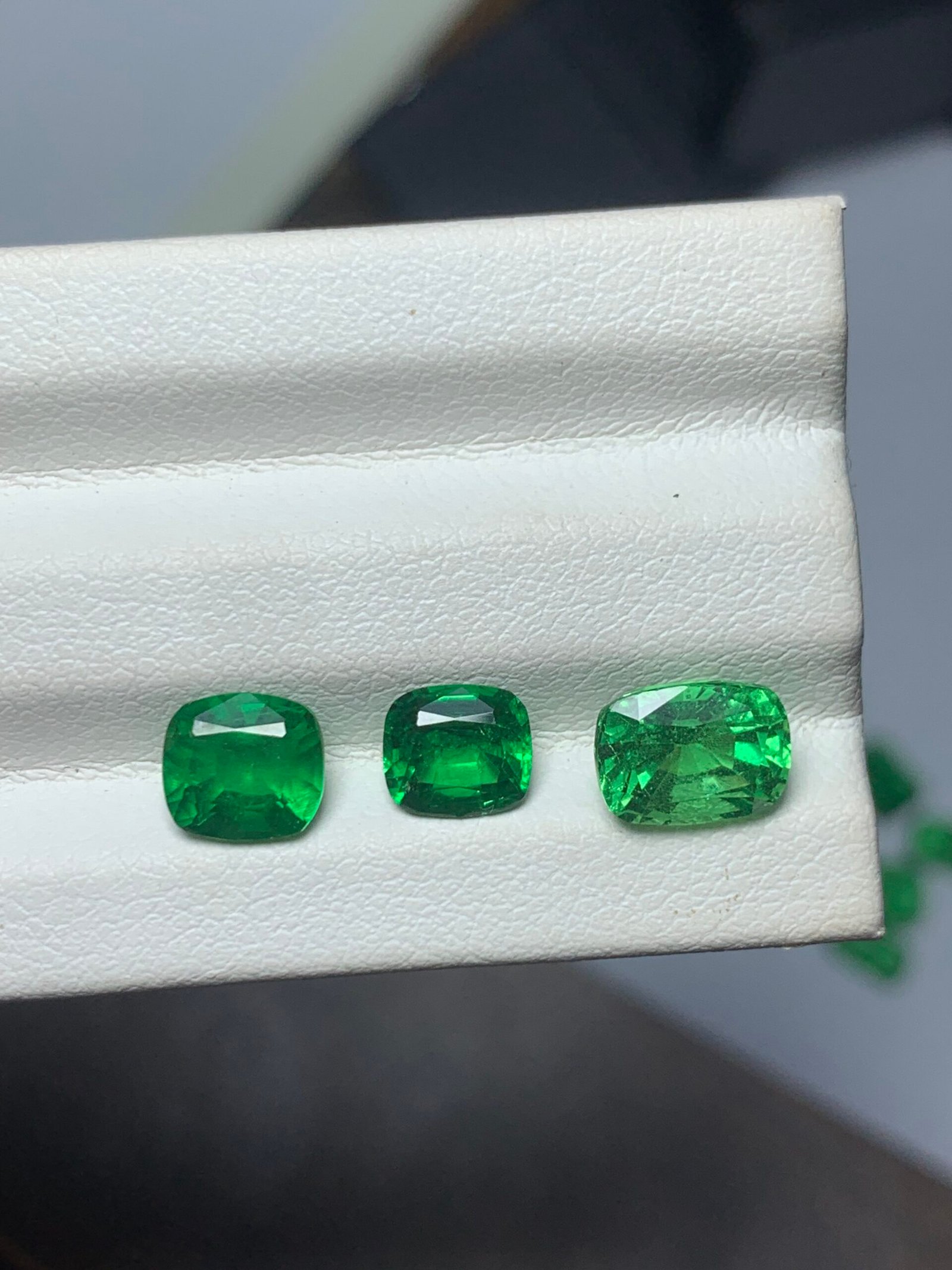 Fine Faceted Tsavorite Garnets 15 CTS - Image 8