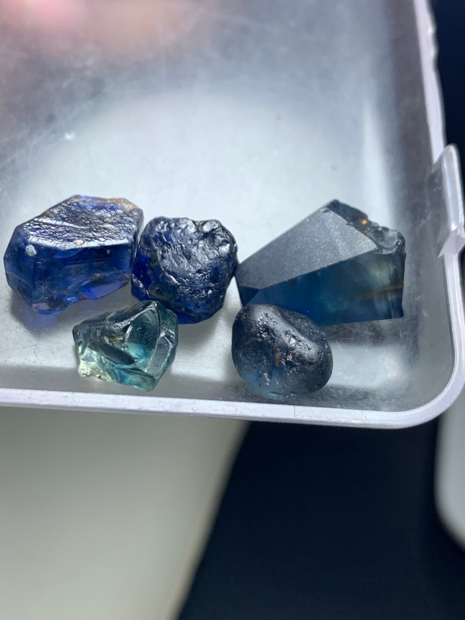 Fine Natural rough Blue Sapphire - 37.5 carats