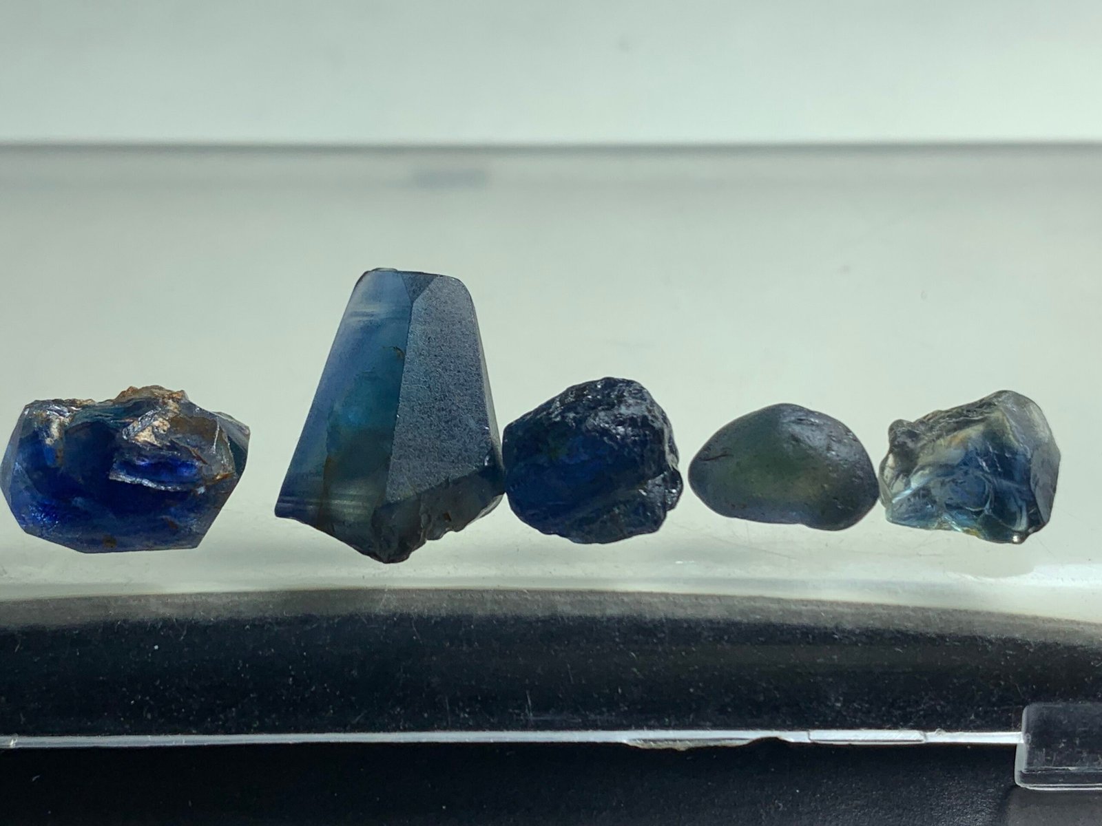 Fine Natural rough Blue Sapphire - 37.5 carats - Image 3