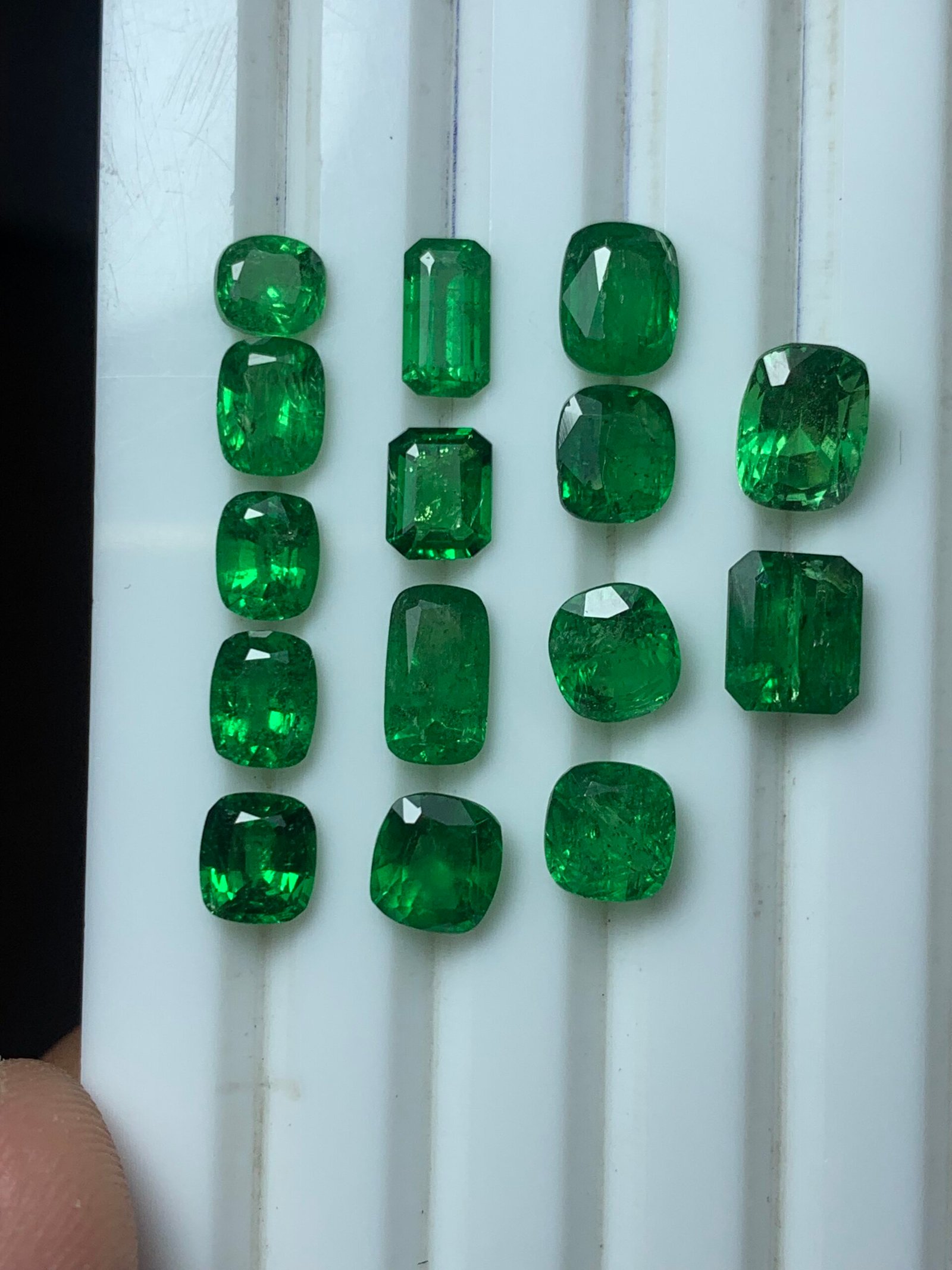 Fine Faceted Tsavorite Garnets 15 CTS - Image 7