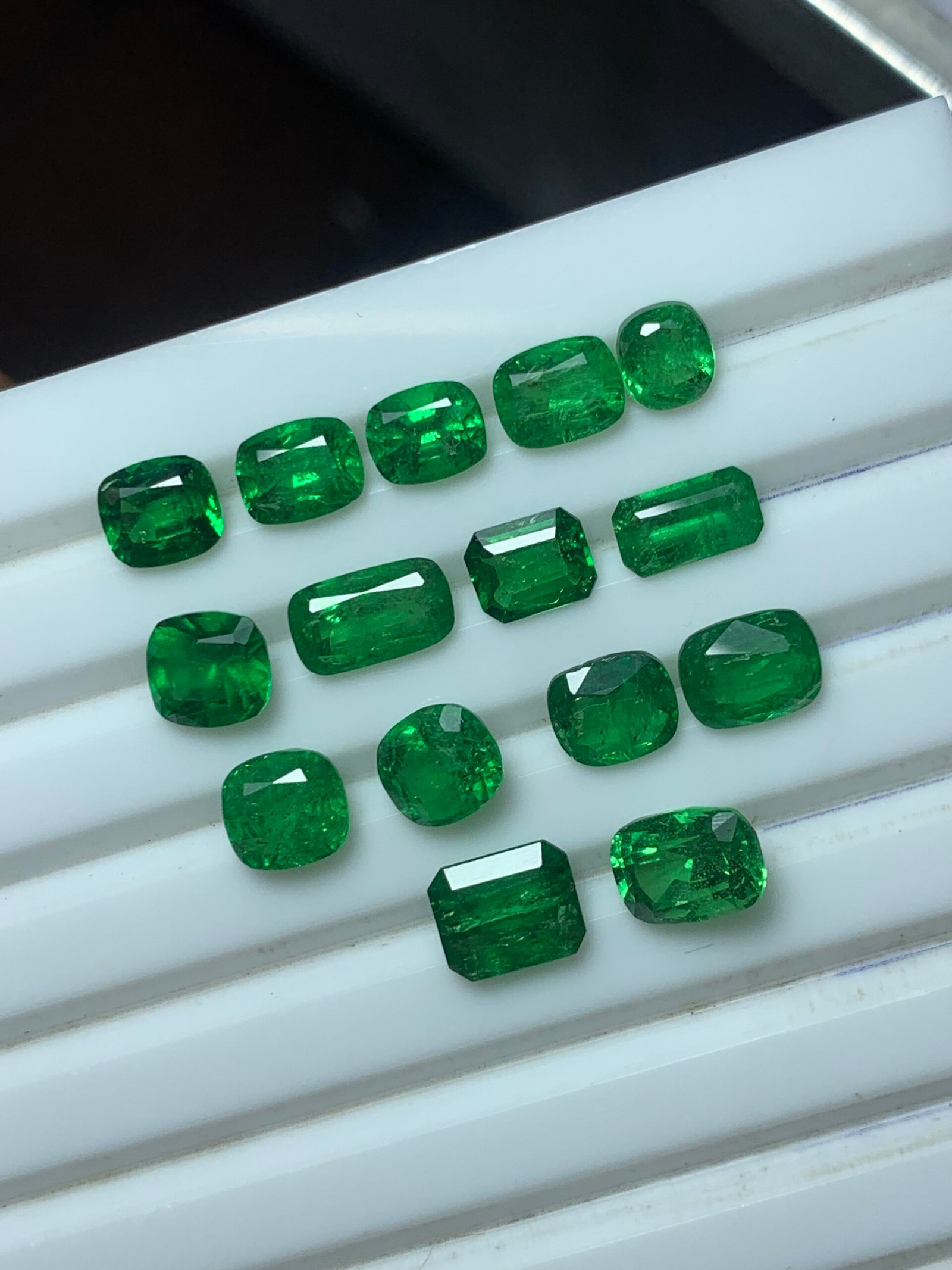 Fine Faceted Tsavorite Garnets 15 CTS - Image 6