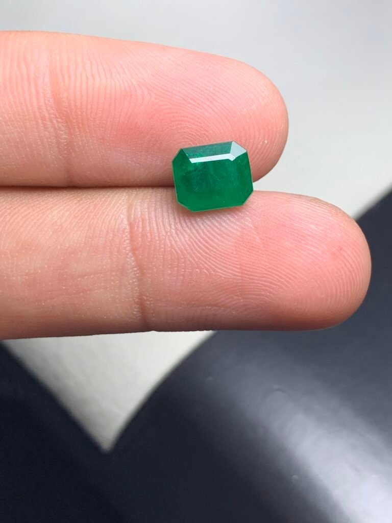 Elegant Swat Emerald 2.2 ct