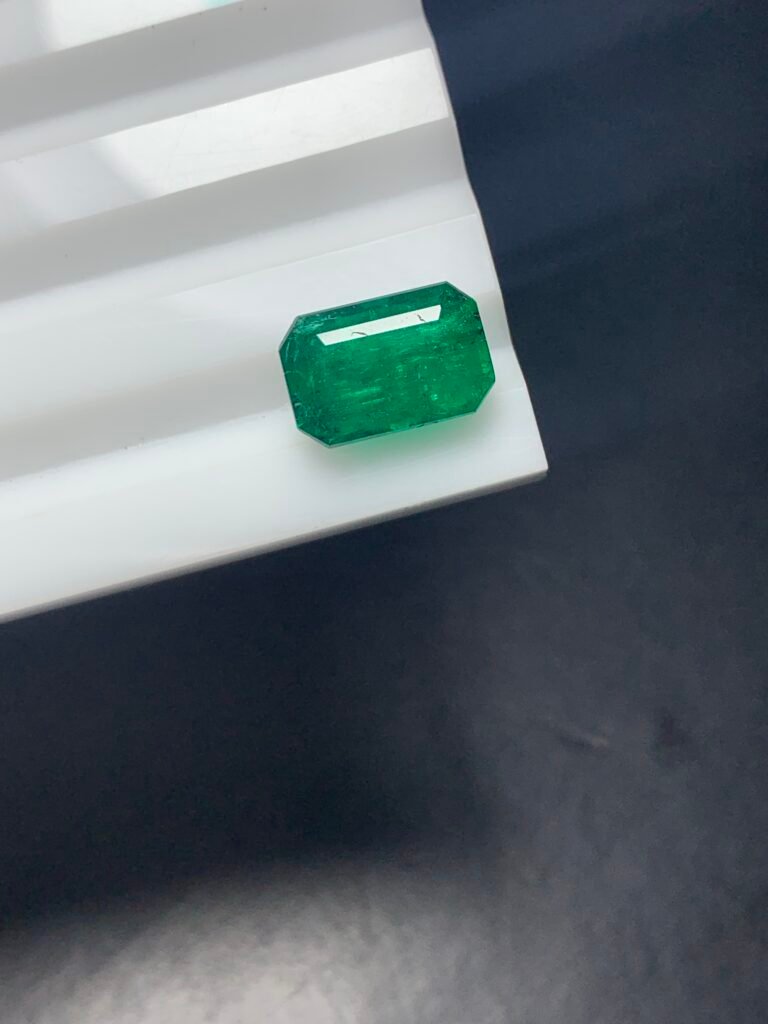 Exceptional Vivid Green Panjshir Emerald 3.2 ct