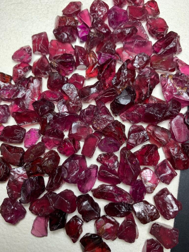 Raspberry-Pink rough Umbalite Garnet 100 g