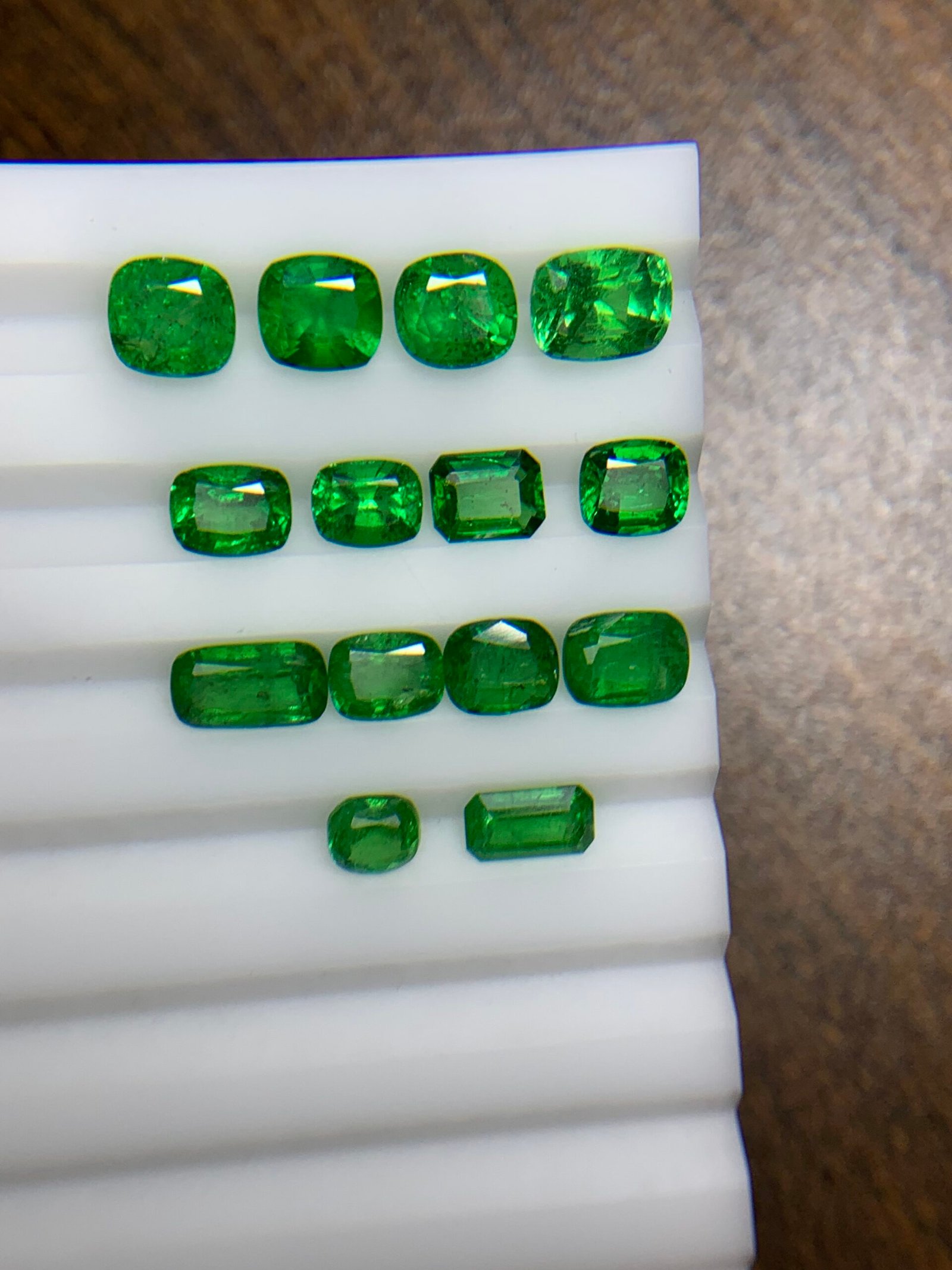 Fine Faceted Tsavorite Garnets 15 CTS - Image 4