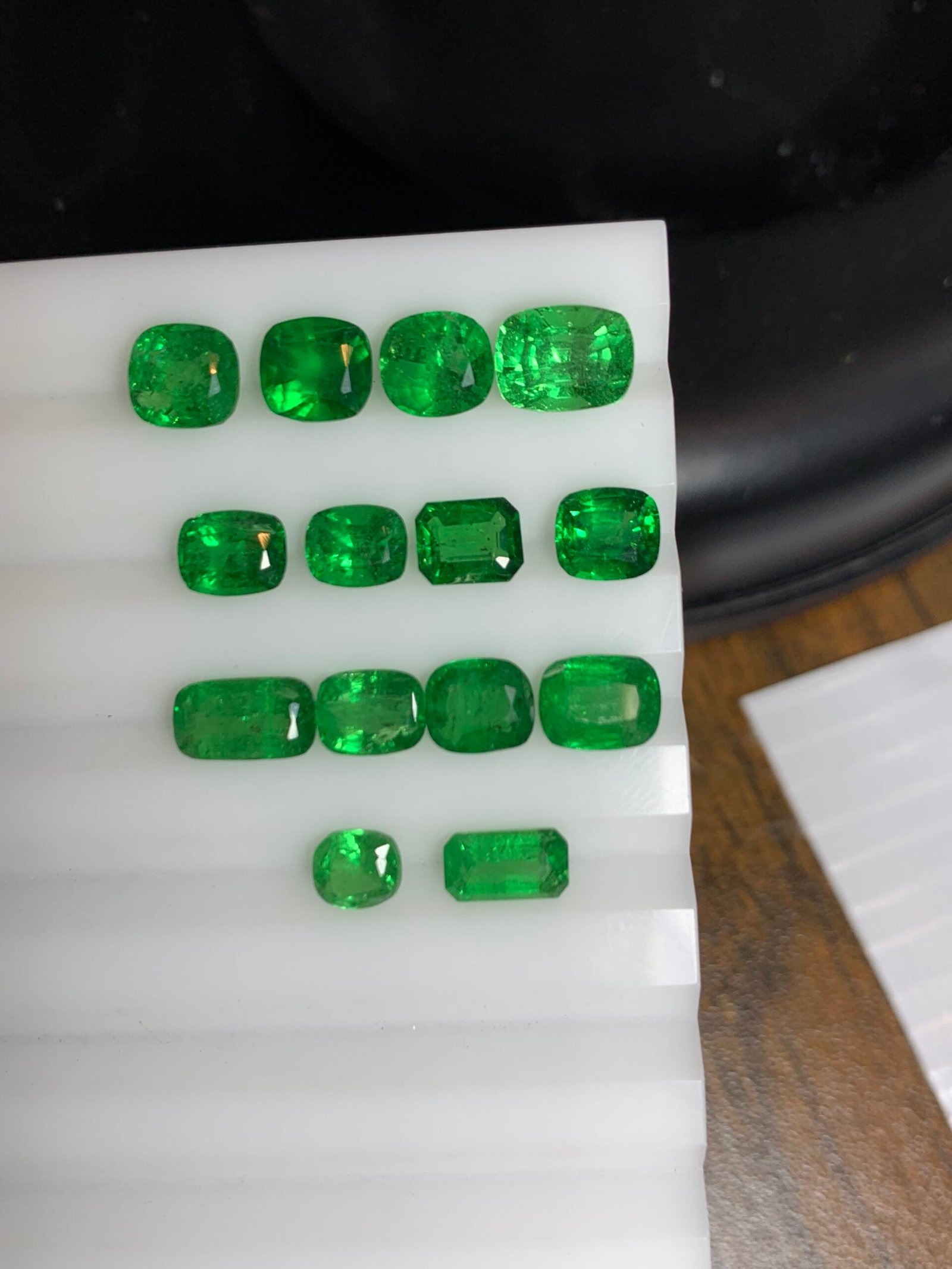Fine Faceted Tsavorite Garnets 15 CTS - Image 3