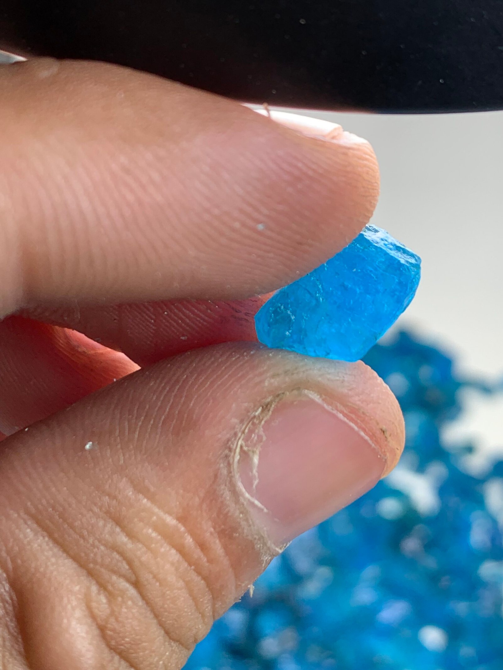 Blue Apatite rough 500 grams - Image 9